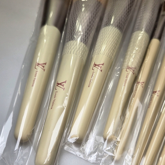 Luxury Makeup Brush Set - Cream and Silver - Picture 5 of 5